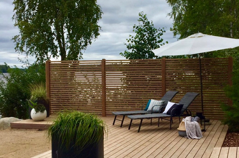 Mökkipihan pihasuunnitelma Hämeenlinnassa: mökkipiha, terassi, rantaterassi, hiekkaranta