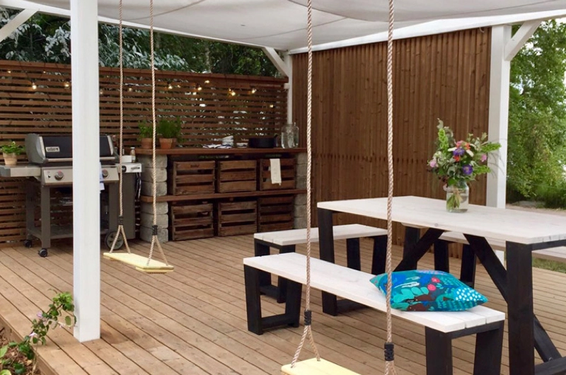 Mökkipihan pihasuunnitelma Hämeenlinnassa: mökkipiha, terassi, rantaterassi, hiekkaranta, pergola, kesäkeittiö