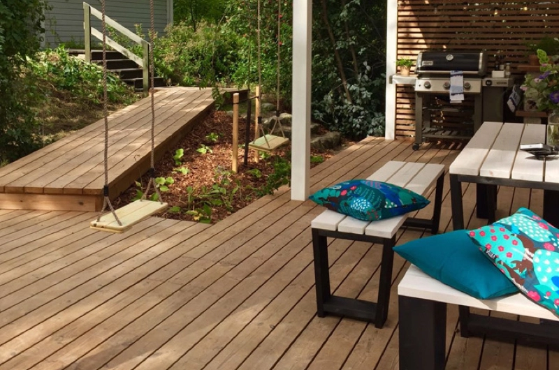 Mökkipihan pihasuunnitelma Hämeenlinnassa: mökkipiha, terassi, rantaterassi, hiekkaranta, pergola, kesäkeittiö