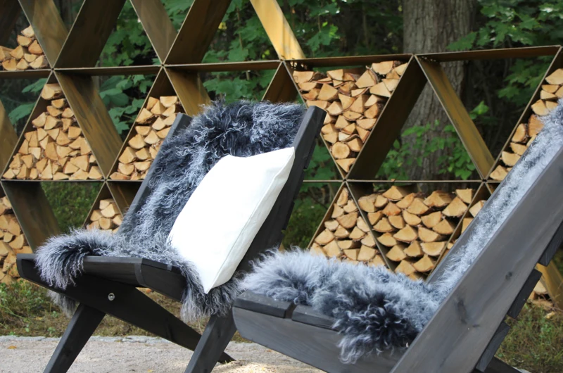 Moderni oleskelupiha ja nuotiopaikka Espoossa – corten-teräs, viihtyisä ulkotila ja toiminnallinen pihasuunnitelma.