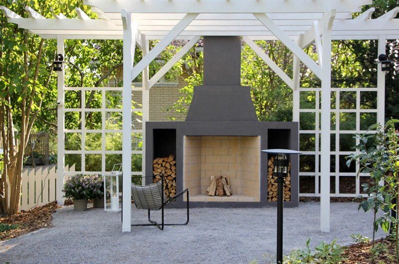 Huvilapuutarhan pihasuunnitelma Espoossa: vanhan pihan kunnostus, romanttinen puutarha, ulkotakka