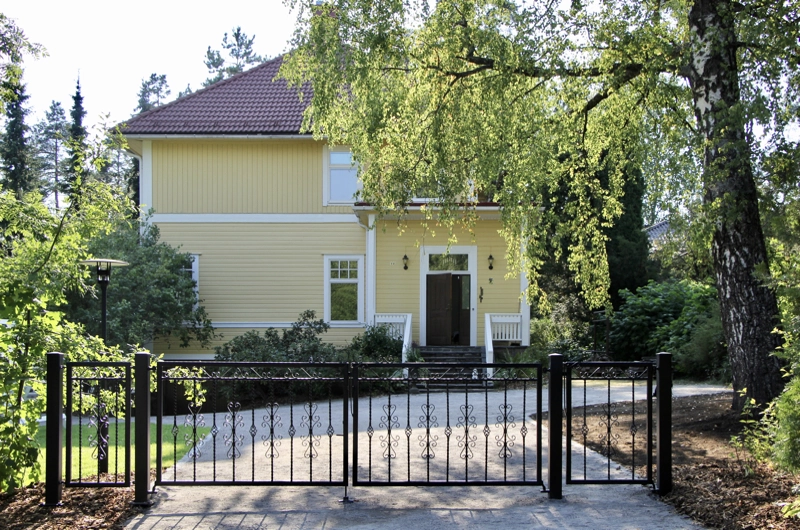 Villa garden design in Espoo: garden renovation, romantic garden, outdoor fireplace