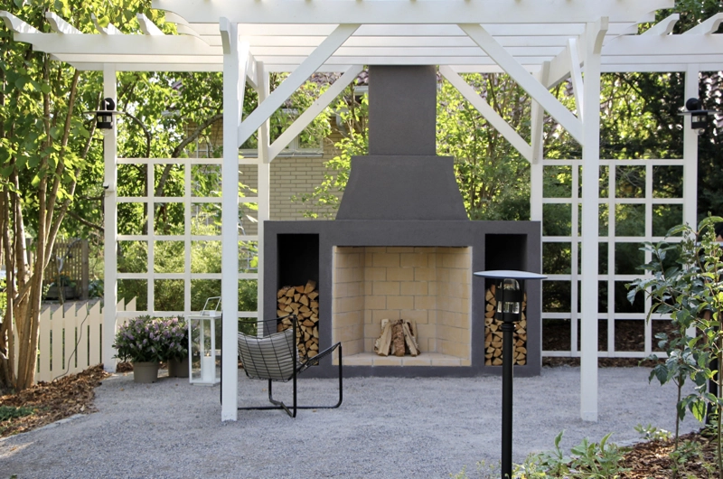 Huvilapuutarhan pihasuunnitelma Espoossa: vanhan pihan kunnostus, romanttinen puutarha, ulkotakka