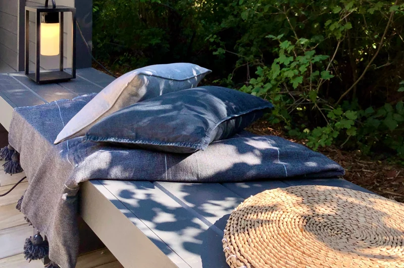 Rintamamiestalon pihasuunnitelma Helsingissä: vanhan pihan kunnostus, terassi, oleskelualue, pergola